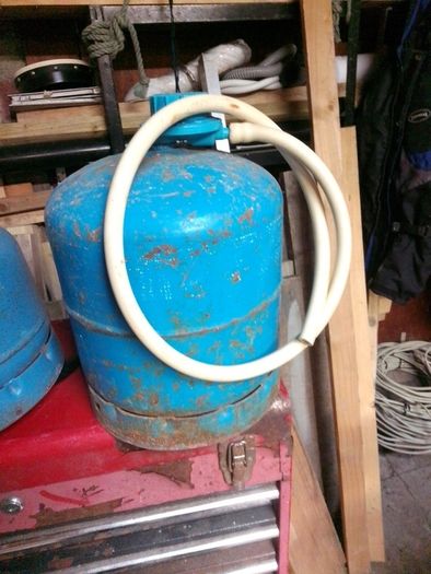 Camping gas cylinders