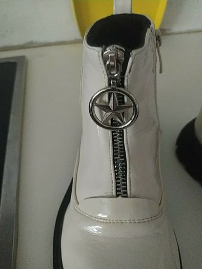 girls cream boots size 2