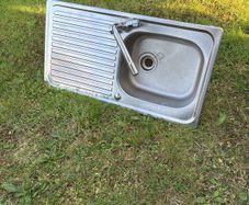 Kitchen bowl sink