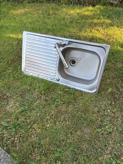 Kitchen bowl sink