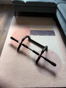 Pull up / push up bar