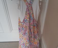Girls dungarees set