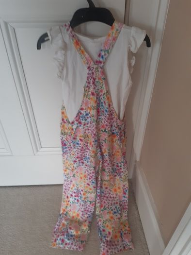 Girls dungarees set