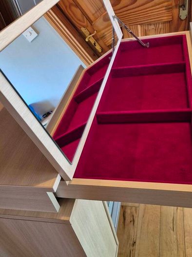 bedroom chest of draws