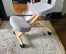 Adjustable ergonomic kneeling stool