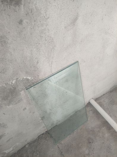 One piece of tempered glass dimensions 60 34 cm