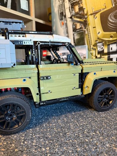Lego Technic Land Rover Defender 42110 - Box and Manual included