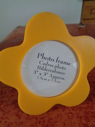 Plastic Daisy Shaped Photo Frame for Sale