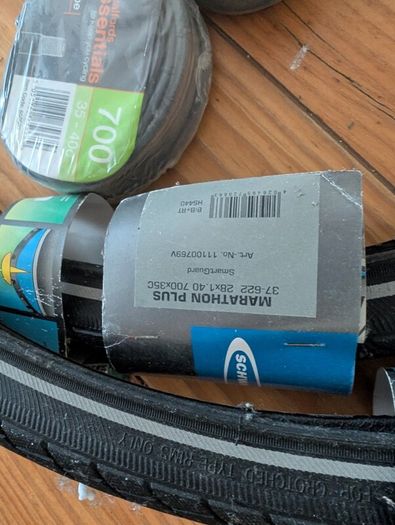 Schwalbe Marathon Plus Bike Tyres (Pair) + 3x Halfords Inner Tube
