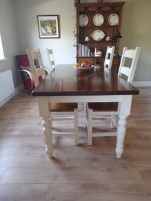 Kitchen table and 6 chairs