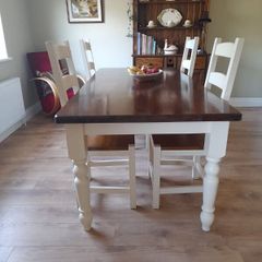 Kitchen table and 6 chairs