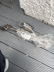 Toyota Auris Front Wiper blade motor assembly (06-12)