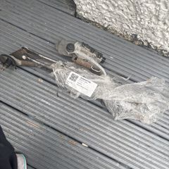 Toyota Auris Front Wiper blade motor assembly (06-12)