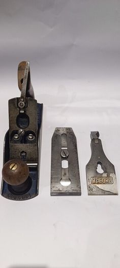 A Vintage Record No 4 Smoothing Plane ( with a spare Iron & Chip breaker)