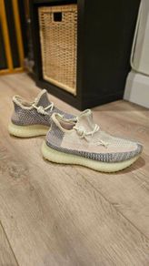 Adidas YEEZY Size 4