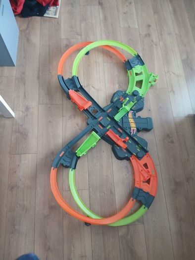 Hot wheels Action track