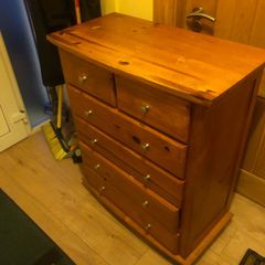 chest of drawers