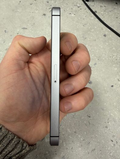 iPhone SE - A1723