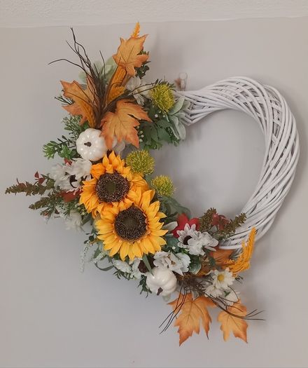 55cm white wicker autumnal wreath