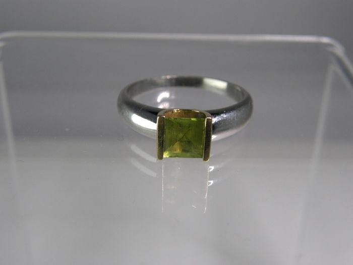 9ct White & Yellow Gold Peridot Ring, Modernist Two-Tone Design, Size P, 3.3g, Fully Hallmarked