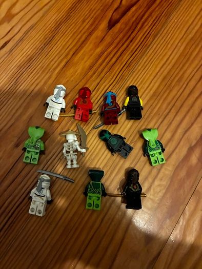 Lego Ninjago minifigure lot/ bundle snakes, ninja, skeletons