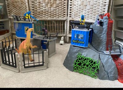 dinosaur lab / volcano bases