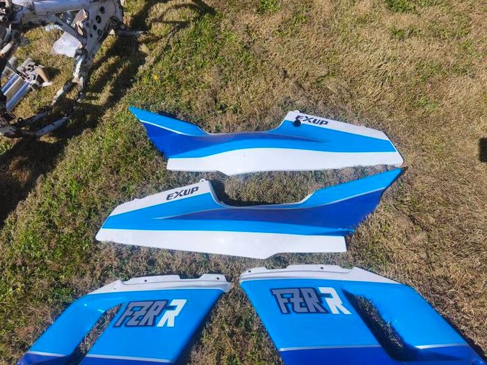 Yamaha fzr250 3ln fairings