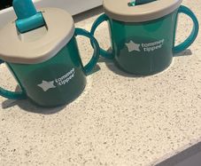 2 x tommee tippee sippy cups