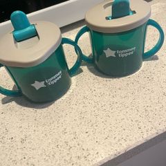 2 x tommee tippee sippy cups