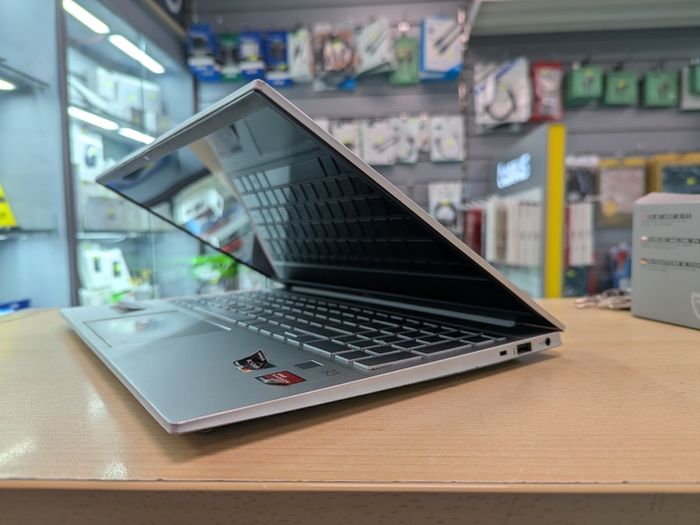 HP Pavilion 15-eh0xxx 15.6"