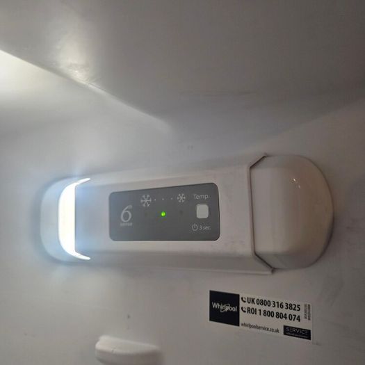 Whirlpool integrated 50/50 fridge freezer