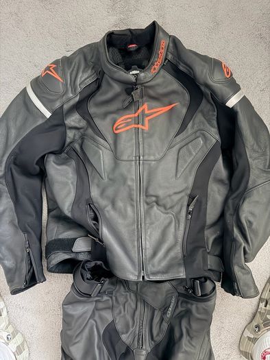 Alpinestars Tech Leather Jacket & Missile V2 Leather Pants - Matching 2-Piece Suit - Excellent Condition