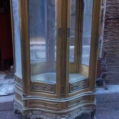 Very large vitrine cabinet