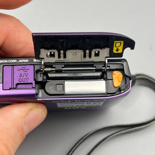 Nikon Coolpix S3100 14MP Digital Camera Purple - Full Kit