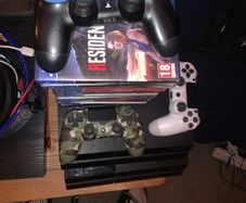 Playstation 4 All Games 3 joypads and 2 PS4 consoles one not turning on the other working perfect