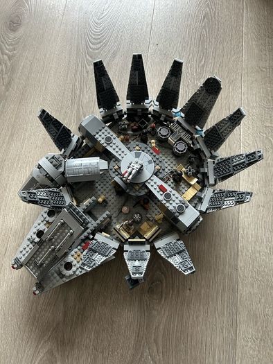 LEGO 75105 - Milennium Falcon - Star Wars