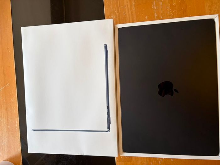 MacBook Air 13 inch M3 2024 16GB RAM Practically Brand new