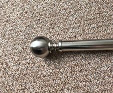 Extendable metal curtain pole