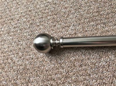 Extendable metal curtain pole