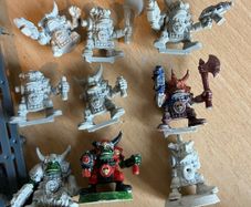 Warhammer 40k Ork Goffs x 10 from second edition plus bits
