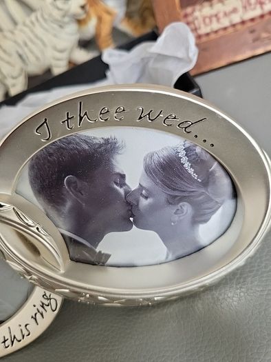 Wedding ring photo frame
