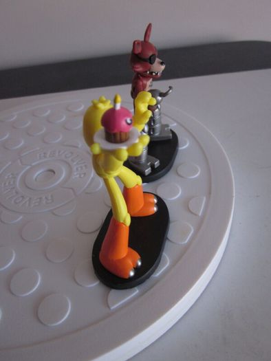 Funko Five Nights At Freddy's Hero World Chica / Foxy Figures