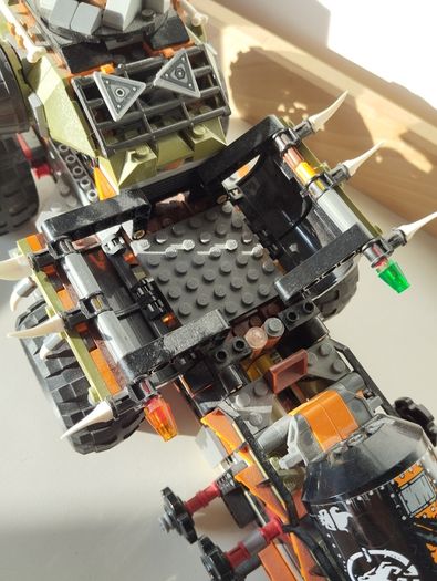 LEGO NINJAGO Hunted  Dieselnaut 70654  Incomplete
