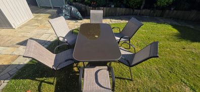 garden table and chairs