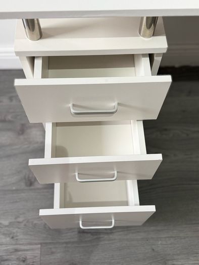 manicure table