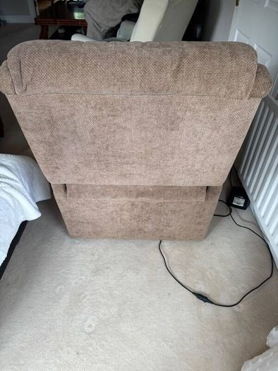 Dual motor riser recliner armchair