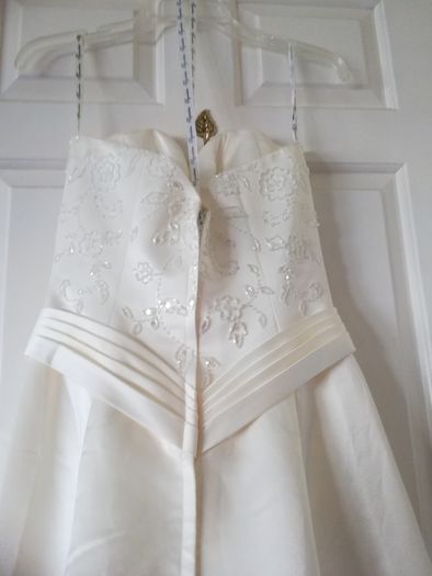 New Wedding Dress Never Worn Size 10 / 12