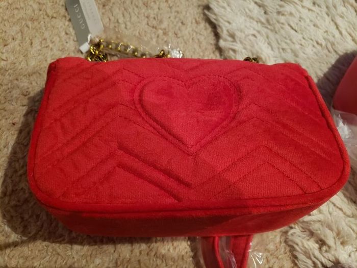 Red Stunning Velvet GG Marmont Shoulder Bag - perfect for Valentine's day