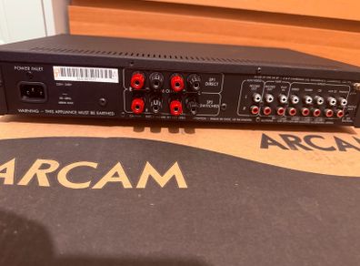 Arcam amplifier, Jamo speakers and wood stand