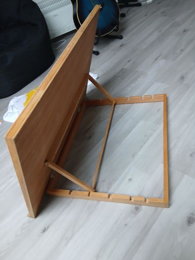 Desk top easel